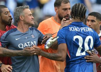 أنا أحمق إنريكي يقر بخطئه بعد اعتدائه المثير للجدل على لاعب تشيلسي وعقوبة محتملة