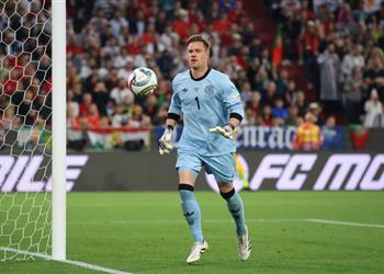 عملاق إنجليزي يخطط لإنهاء صداع برشلونة مع تير شتيجن