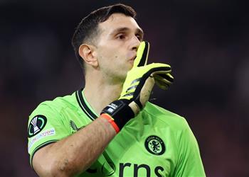 عائق واحد أمام مانشستر يونايتد لضم إيميليانو مارتينيز