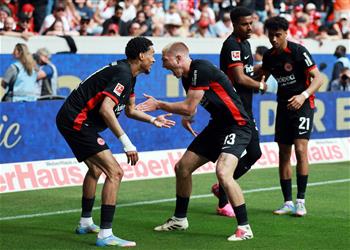 نيوكاسل يفتح الطريق أمام ليفربول للتعاقد مع لاعب آينتراخت فرانكفورت