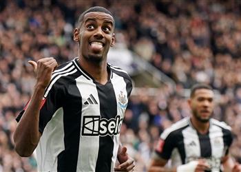 نادي عربي يخطط لتوجيه ضربة موجعة إلى ليفربول بشأن إيزاك