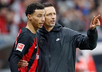 ثقة أم شيء آخر رد غريب من مدرب فرانكفورت حول مستقبل إيكتيكي بعد اهتمام ليفربول