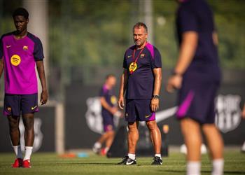 لإعداد قائمة مكتملة فليك يطالب برشلونة بصفقة محددة