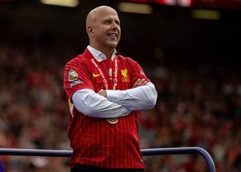 أسطورة ليفربول أنتظر موسم سلوت الثاني بعد الصفقات الجديدة