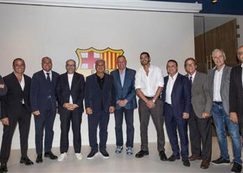 موندو ديبورتيفو خلال زيارة وفد الأهلي محمود الخطيب يطرح عرض ا على رئيس برشلونة