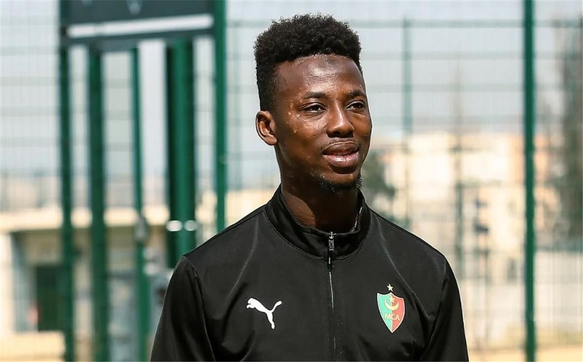 محمد زوجرانا يوضح لـبطولات حقيقة عرض الزمالك لضمه هذا الصيف