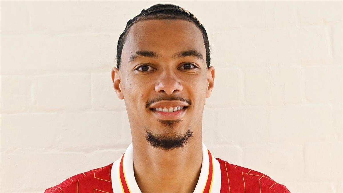 سأغرمه بسبب ملابسه.. كواليس اللقاء الأول بين فان دايك وهوجو إيكتيكي (فيديو)