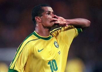 ريفالدو يحذر راشفورد لن تلعب بدلا من نجم برشلونة الموسم المقبل