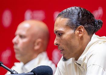 فان دايك بعد رباعية ميلان رأيت أشياء لأول مرة والملاعب معقدة