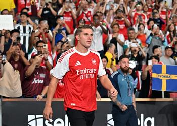 أرتيتا يوضح موقف فيكتور جيوكيريس من الظهور الأول بقميص آرسنال أمام توتنهام