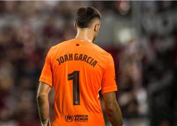 فليك يفك لغز قميص خوان جارسيا في مباراة برشلونة وفيسيل كوبي