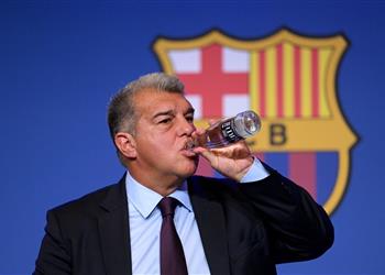 ضربة لـ لابورتا عضو بارز في برشلونة يقترب من الانتقال إلى النصر السعودي