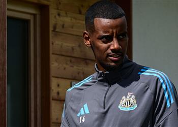 ليفربول يقفز خطوة مهمة في صفقة ضم ألكسندر إيزاك