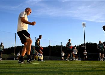 فيديو أحدهم بأسيست رائع من محمد صلاح لاعب ليفربول الجديد يسجل هاتريك في التدريبات