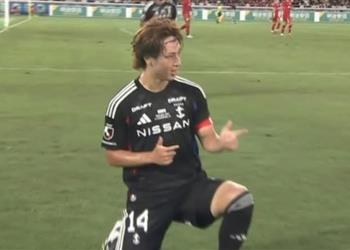 فيديو برعونة دفاعية أويناكا يسجل هدف يوكوهاما الأول أمام ليفربول