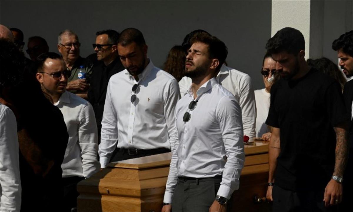 نيوز برو : مشاهد لا تنسى من جنازة جوتا.. ورود وانكسار وعودة نيفيز إلى البرتغال بعد 12 ساعة من مباراة الهلال وفلومينينسي (صور)