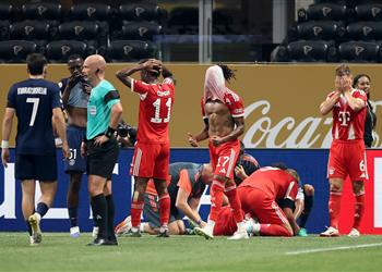 فيديو موسيالا يتعرض لإصابة مروعة أمام باريس سان جيرمان وتصرف غريب من الحكم