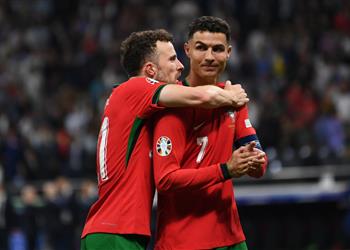 شقيقة كريستيانو رونالدو تهدد متابعيها بعد جدل غيابه عن جنازة جوتا