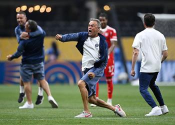 إنريكي يدافع عن دوناروما بعد إصابة موسيالا لسنا فريق ا عنيف ا وقرارات الحكم غريبة