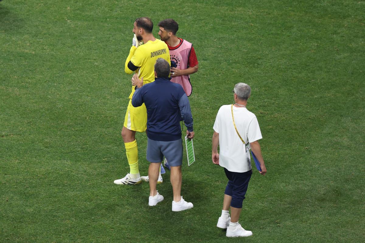 في الكورة : المدير الرياضي لبايرن ميونخ يهاجم دوناروما: لم يُظهر أي نوع من الاحترام