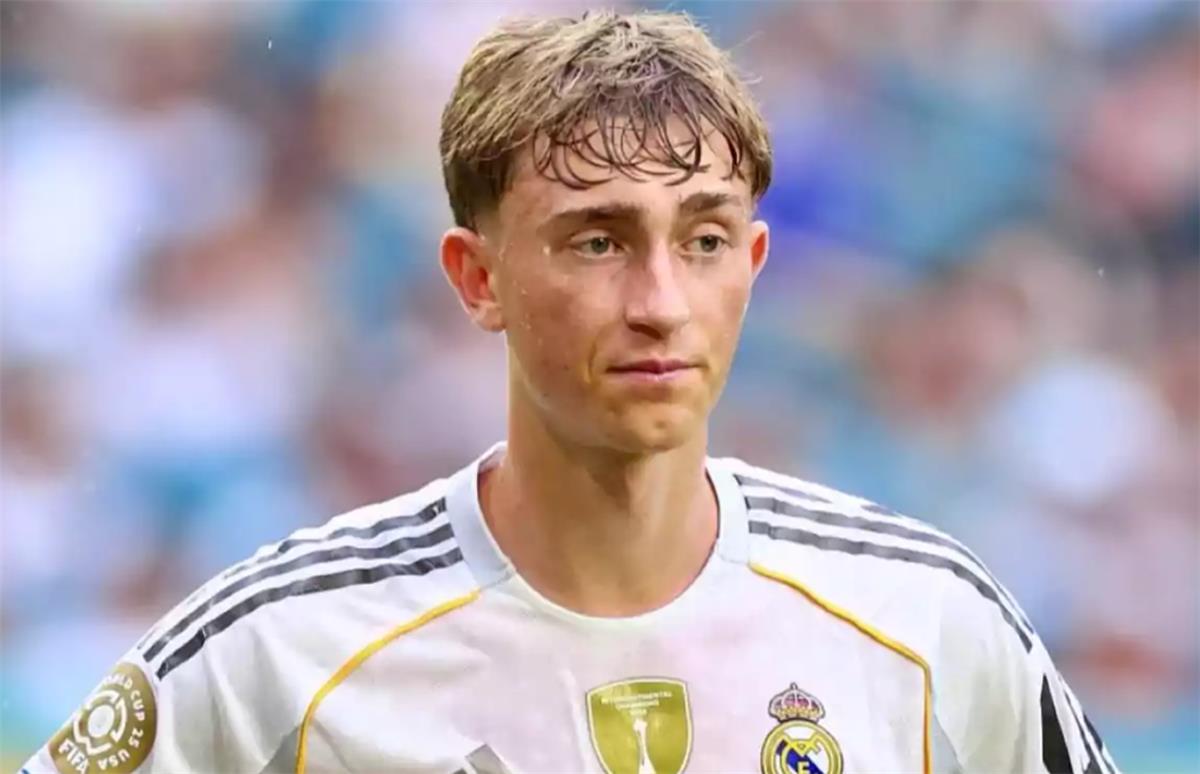 شبكة الحلم : هويسن يعتذر للاعبي ريال مدريد قبل مواجهة باريس سان جيرمان