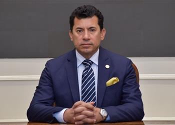 وزير الرياضة يفجر مفاجأة بشأن بند الـ8 سنوات في القانون الجديد