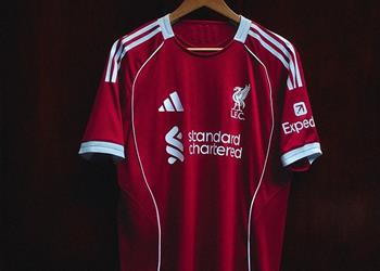 بجوار أساطير النادي محمد صلاح يظهر بقيمص ليفربول الجديد