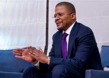 وزير الرياضة في الكونغو مدافع ا عن شراكتهم مع برشلونة نريد منح الحياة لـ ميسي الإفريقي