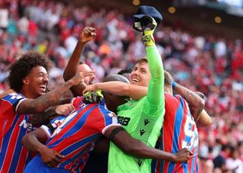 دين هندرسون بعد تألقه أمام ليفربول وتتويج كريستال بالاس لحظة تاريخية