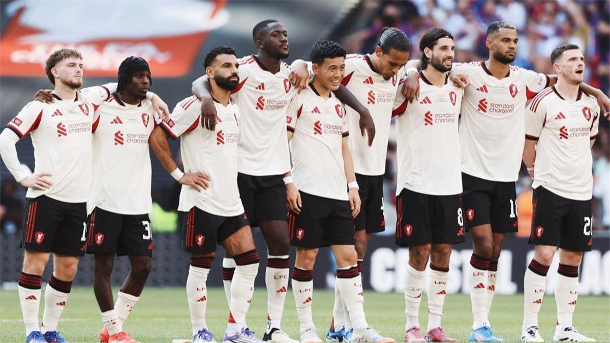 سلوت يكشف ماذا قال للاعبي ليفربول قبل تنفيذ ركلات الترجيح أمام كريستال بالاس