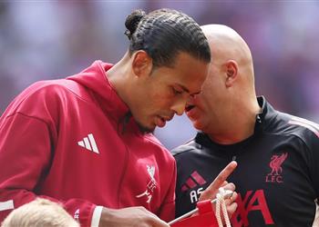 موندو ديبورتيفو توتر في ليفربول بسبب فان دايك وسلوت