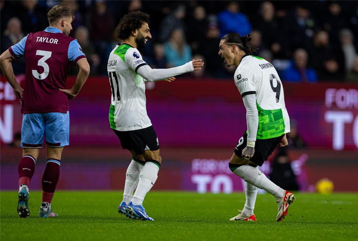 نيوز برو : محمد صلاح يوجه رسالة إلى نونيز بعد انتقاله إلى الهلال السعودي
