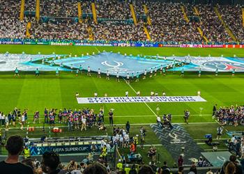 أوقفوا القتل شعار خاص من يويفا في مباراة باريس سان جيرمان وتوتنهام