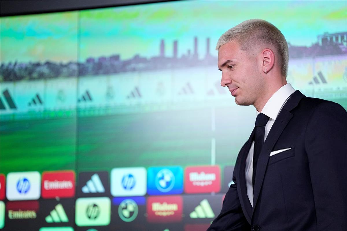 الكشف عن رقم قميص ماستانتونو مع ريال مدريد
