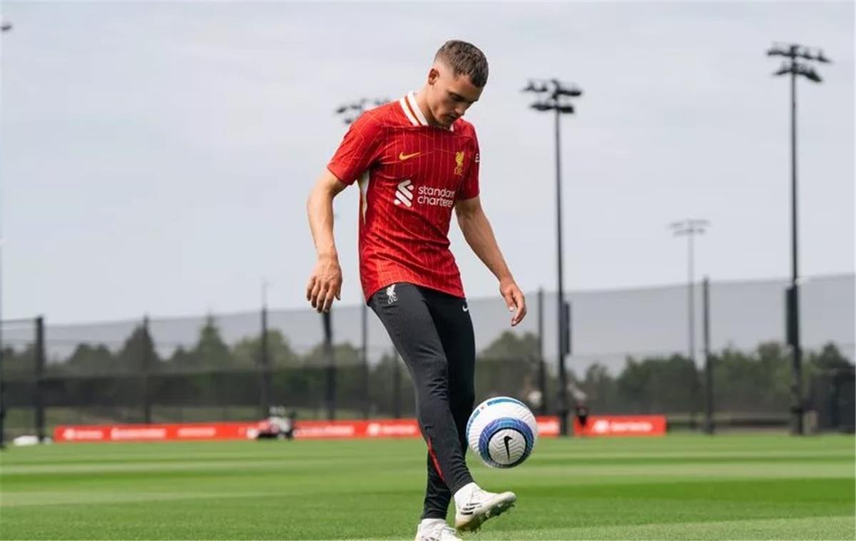 سلوت يحدد ما يحتاجه فيرتز للوصول لمستوى صلاح وميسي ورونالدو