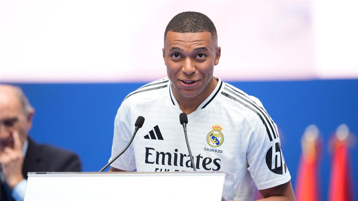نيوز برو : قبل بداية الموسم.. مبابي يقدم وعدين لبيريز مع ريال مدريد