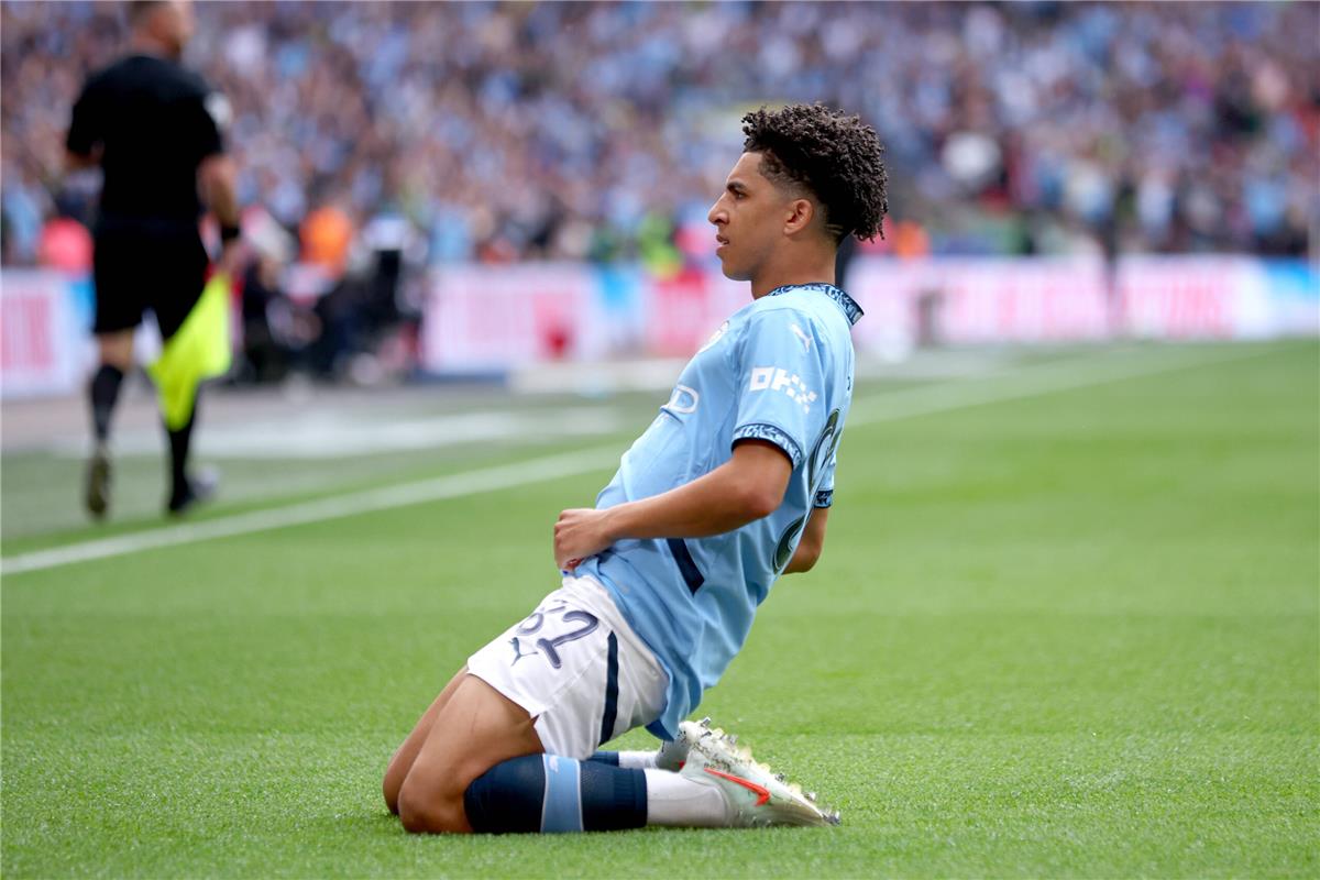 نادِ إنجليزي يتقدم بعرض رسمي لضم ريكو لويس من مانشستر سيتي