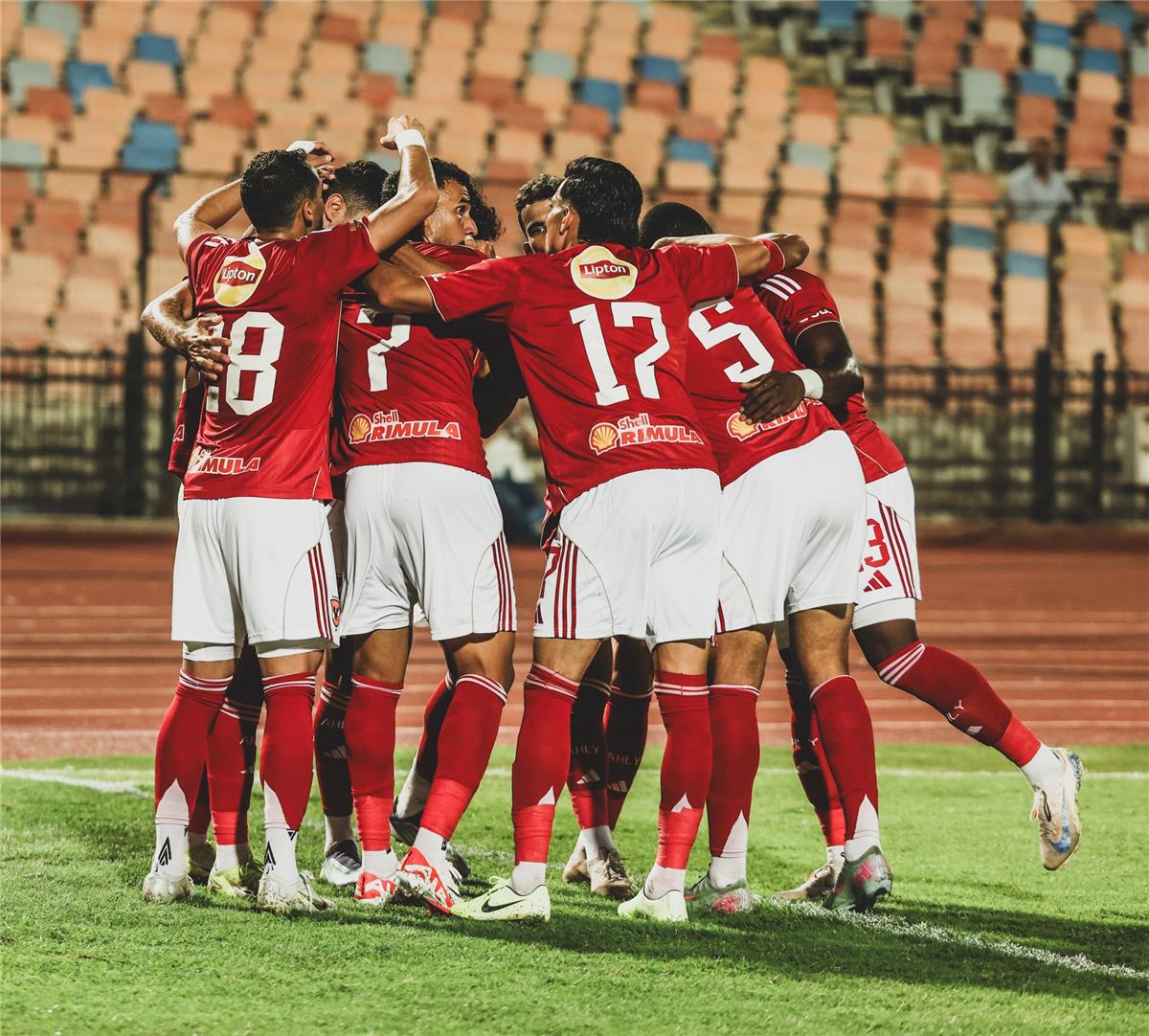 نيوز برو : فيديو | زيزو يسجل هدفين والأهلي يكشر عن أنيابه برباعية أمام فاركو في الدوري