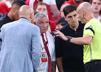 فيديو لقطة عنصرية مؤسفة في مباراة ليفربول وبورنموث والحكم يتدخل