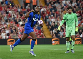 فيديو المباراة تشتعل سيمينيو يسجل هدف بورنموث الأول أمام ليفربول