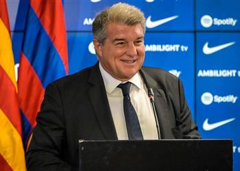 لابورتا يمنح فليك هديتين قبل مباراة برشلونة وريال مايوركا