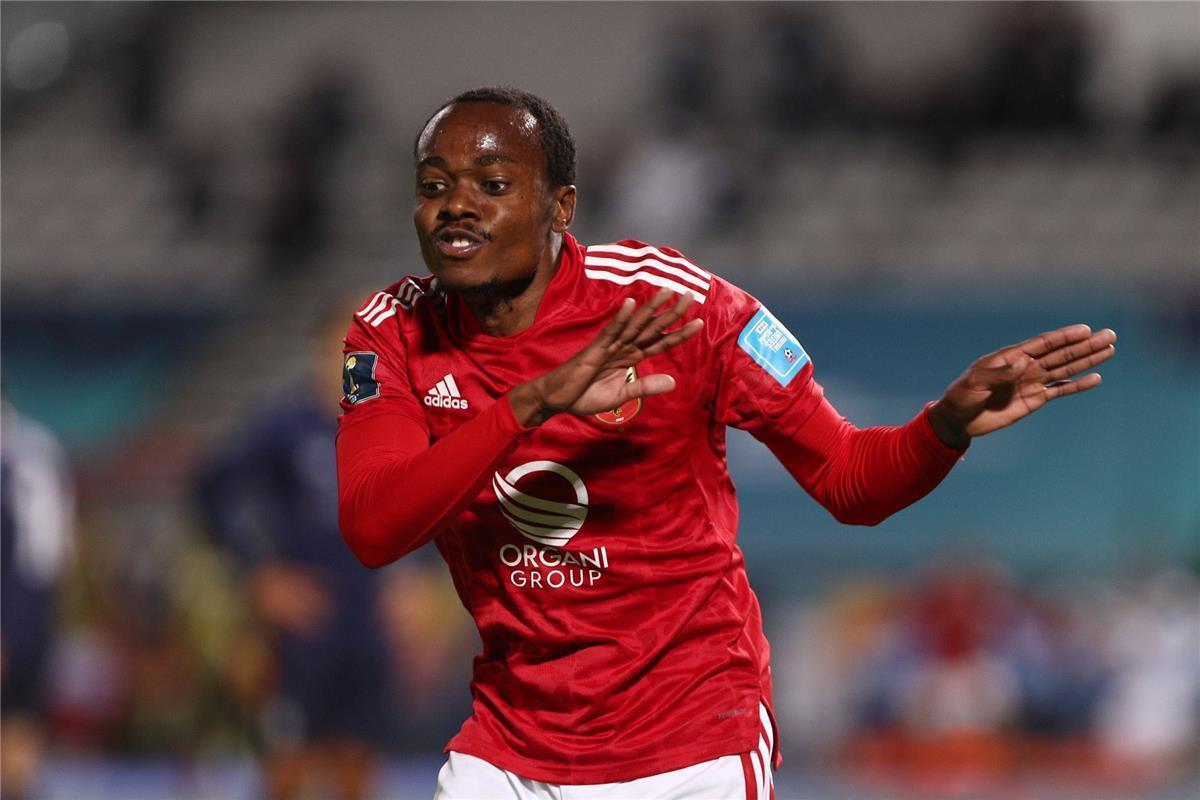 بعد ارتباطه بـ الزمالك.. بيرسي تاو يعلن عن ناديه الجديد