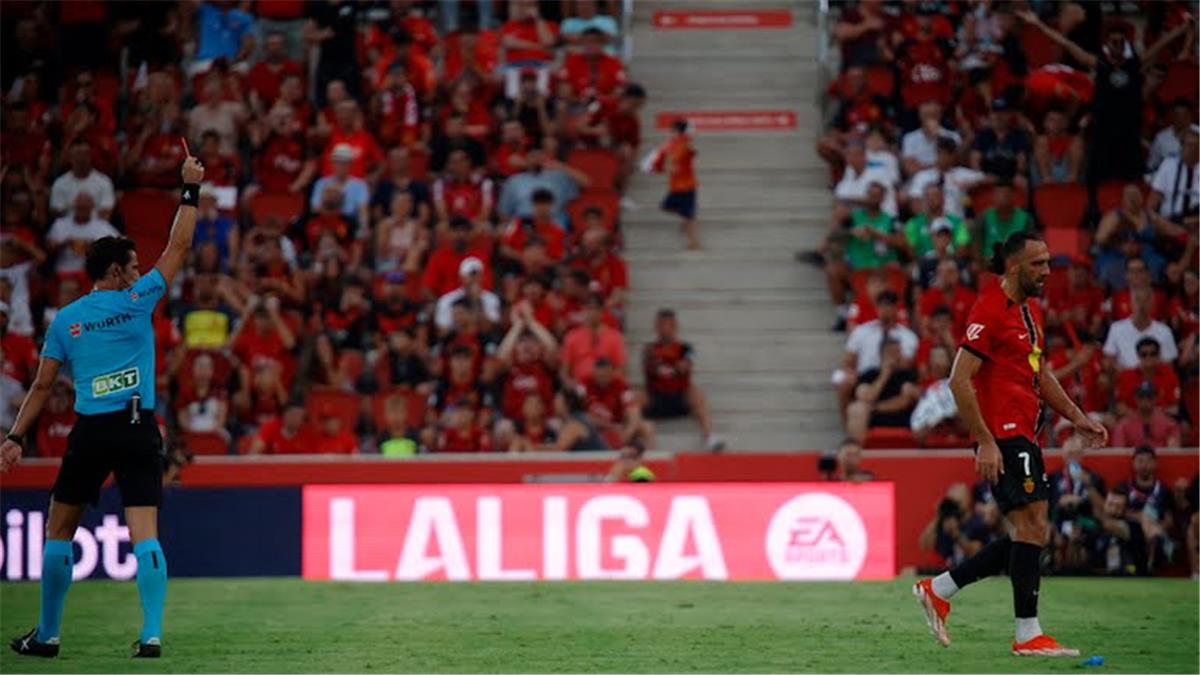 نيوز برو : في 7 دقائق.. طرد ثنائي ريال مايوركا أمام برشلونة في الدوري الإسباني
