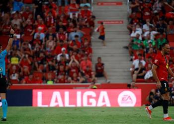 فيديو في 7 دقائق طرد ثنائي ريال مايوركا أمام برشلونة في الدوري الإسباني