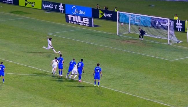 جريندو يهدر ركلة جزاء بطريقة غريبة في مباراة سموحة وغزل المحلة