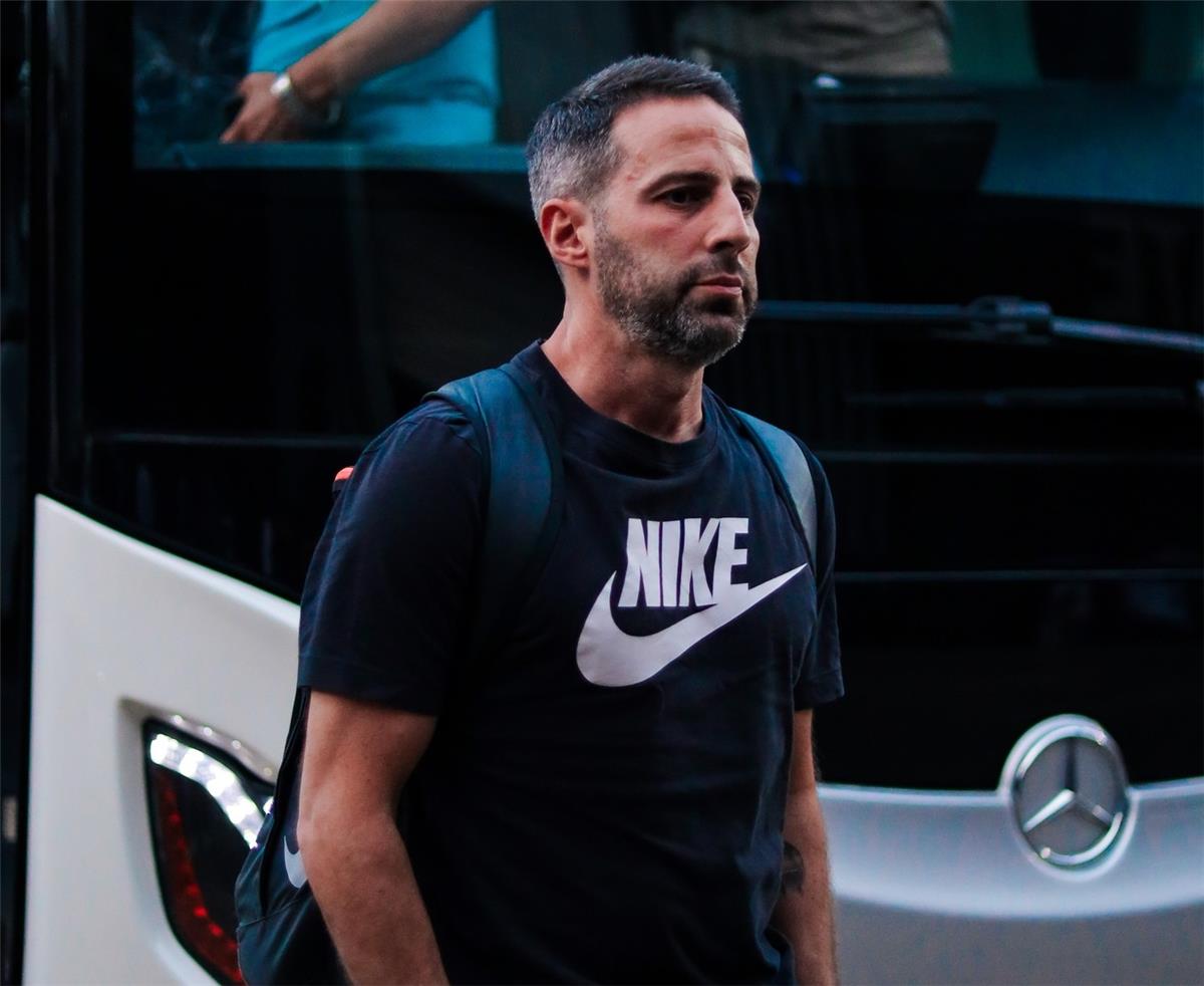 خاص | تطورات حالة فيريرا بعد نقله للمستشفى عقب مباراة الزمالك والمقاولون