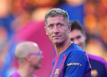 موقف ليفاندوفسكي من المشاركة في مباراة برشلونة وليفانتي بالدوري الإسباني