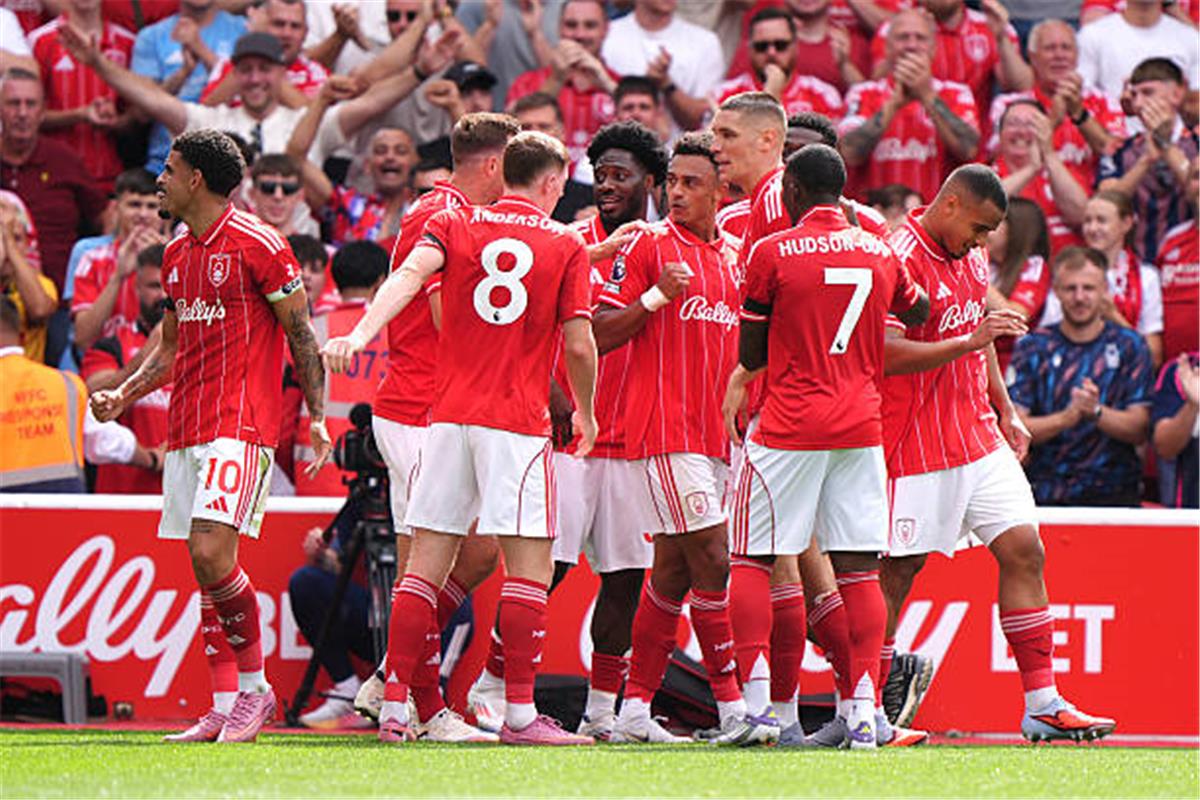 مزاحمًا للكبار.. نوتينجهام فورست يفوز على برينتفورد في أولى مبارياته بالدوري الإنجليزي