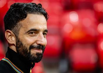 مفاجأة مانشستر يونايتد يبدأ محادثات سرية لاستعادة لاعبه السابق