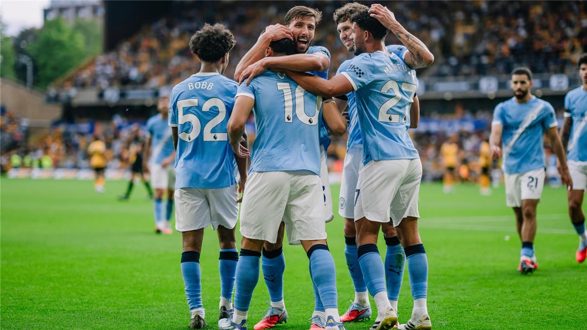 جوهرة مانشستر سيتي يتلقى عرضًا من بوروسيا دورتموند